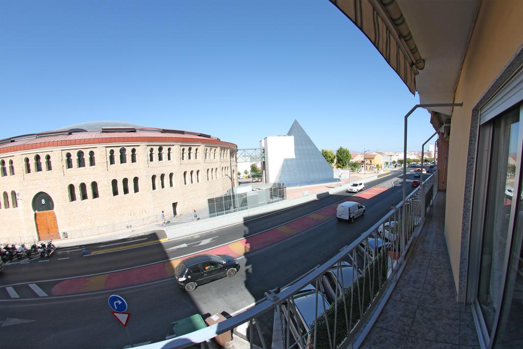 Apartamento El Mirlo Blanco Villena Luaran gambar