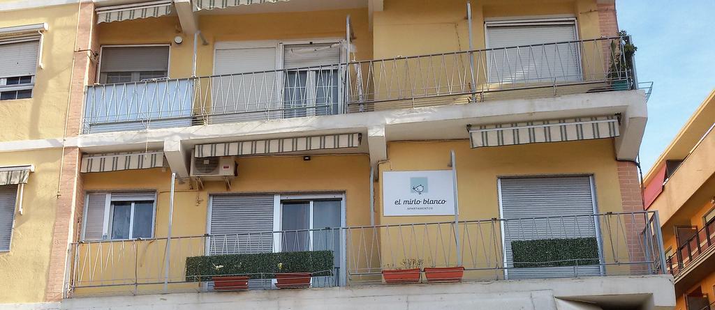 Apartamento El Mirlo Blanco Villena Luaran gambar